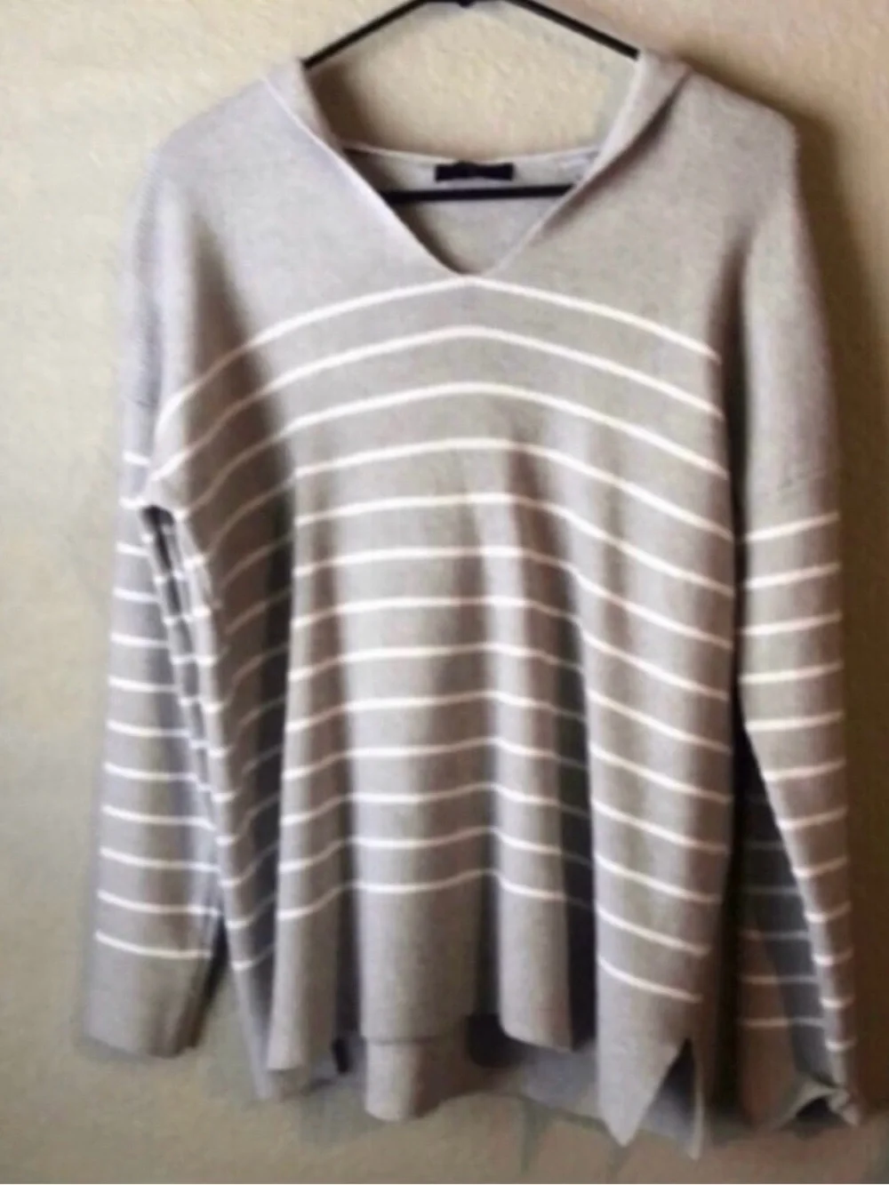 New Tahari Sweater Women’s Gray Striped V-Neck Hooded Casual Knit Sweater Medium
